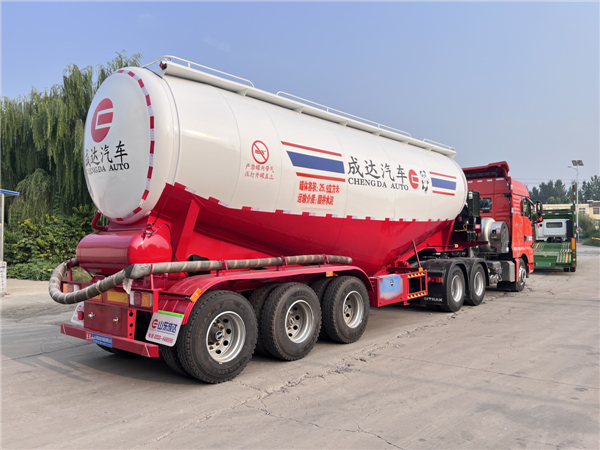 粉粒物料運輸半掛車