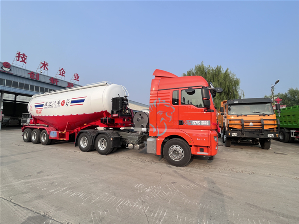 粉粒物料運輸半掛車